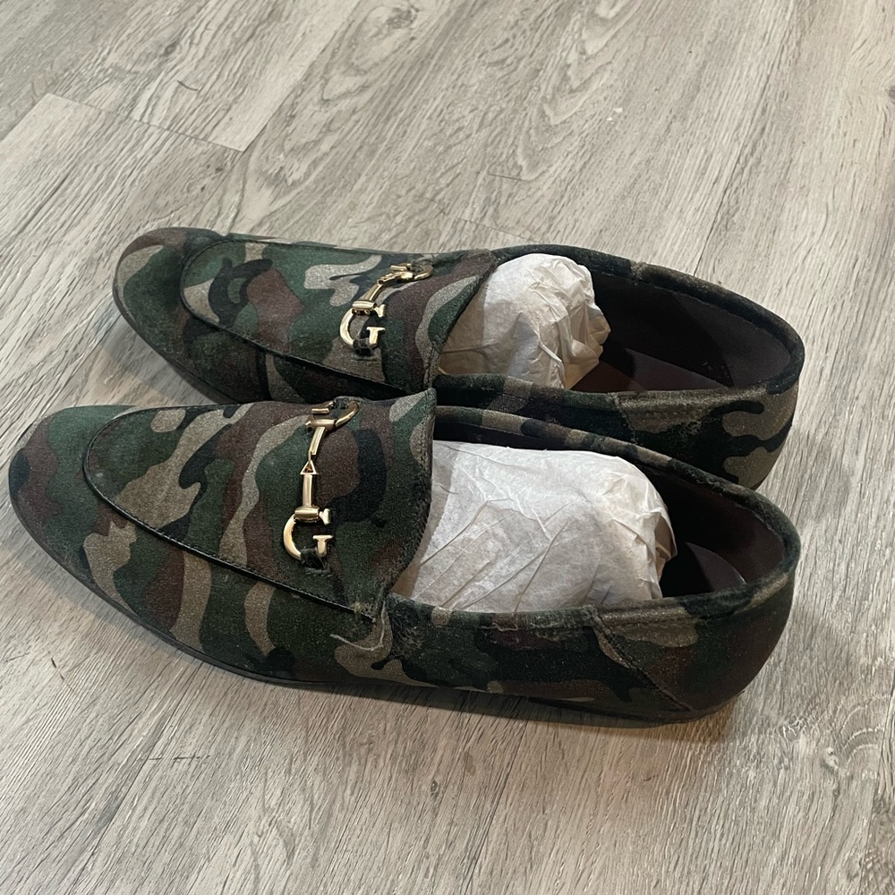 NWT - GUESS CAMO LOAFERS - Picture 4 of 9
